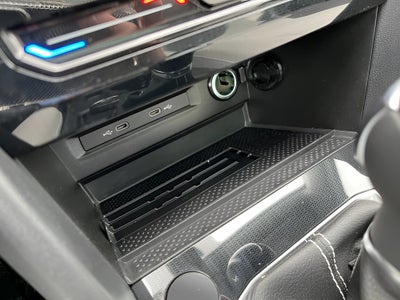 2025 Volkswagen Taos SE 4MOTION