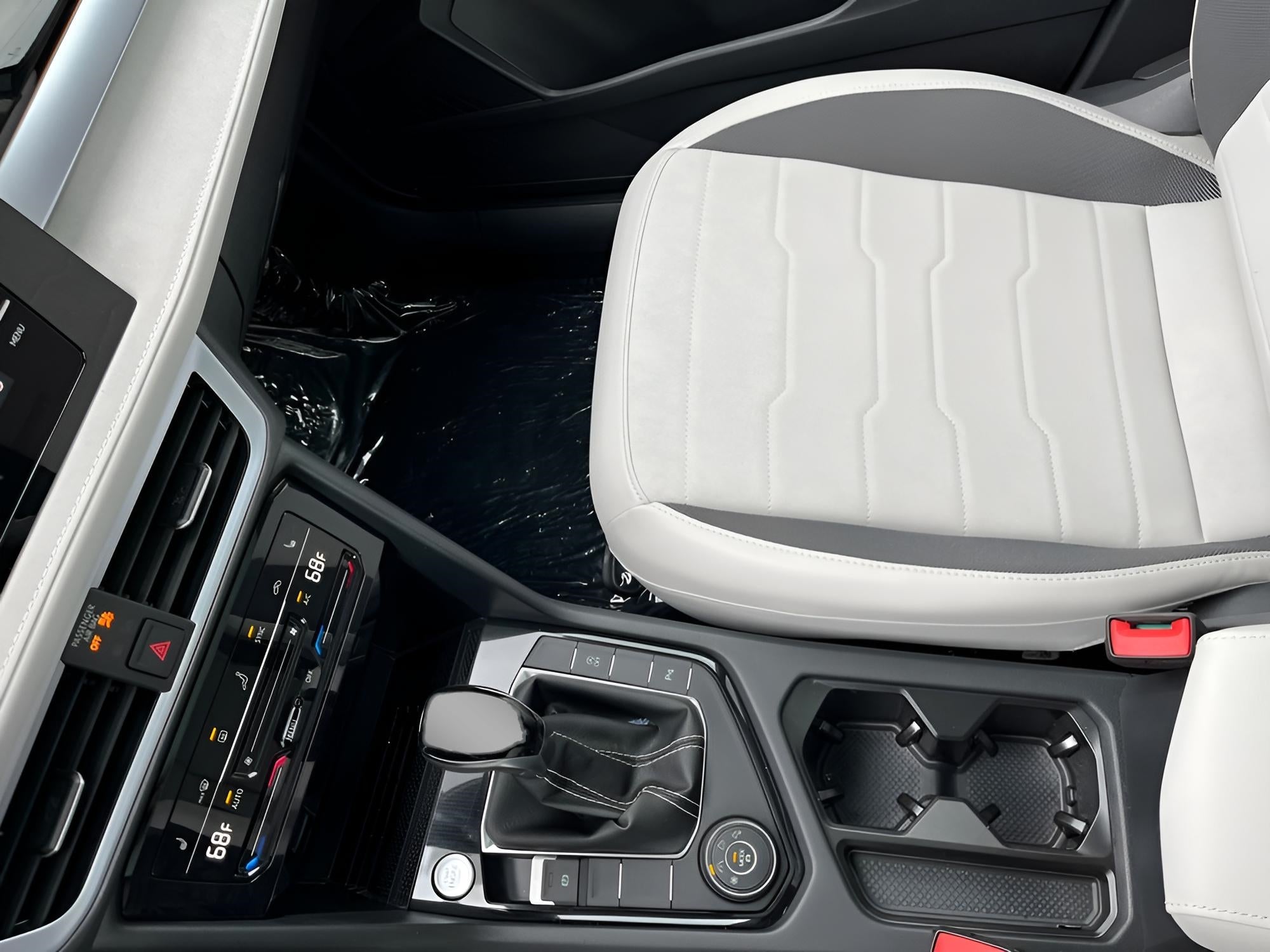 2025 Volkswagen Taos SE 4MOTION