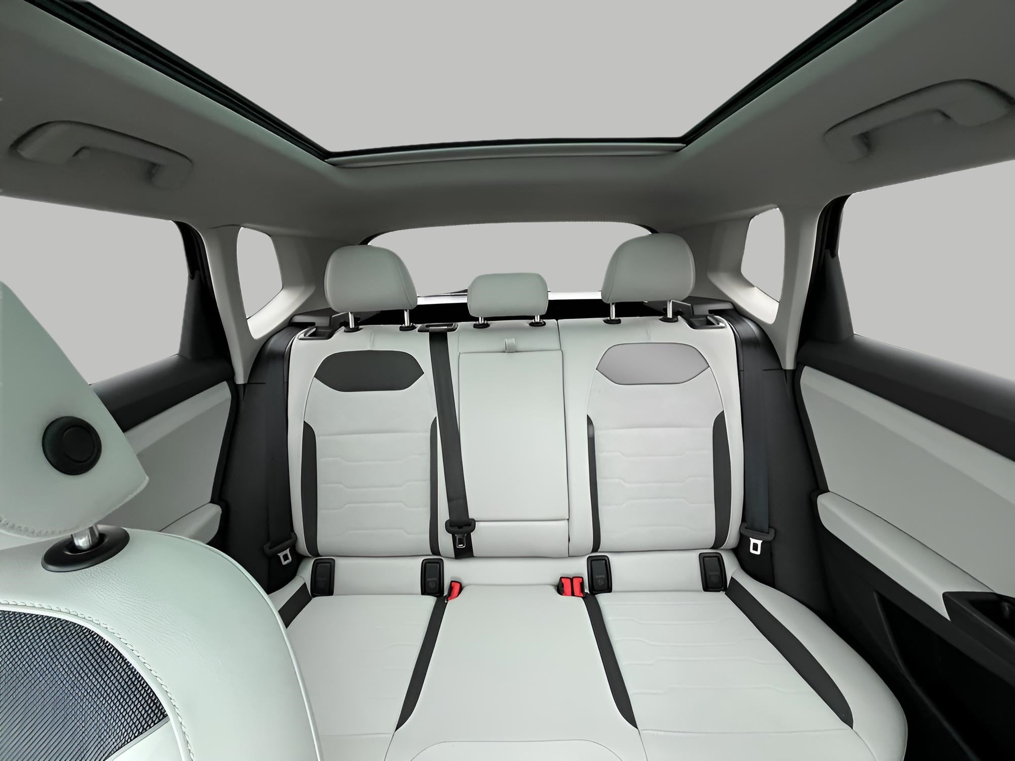 2025 Volkswagen Taos SE 4MOTION