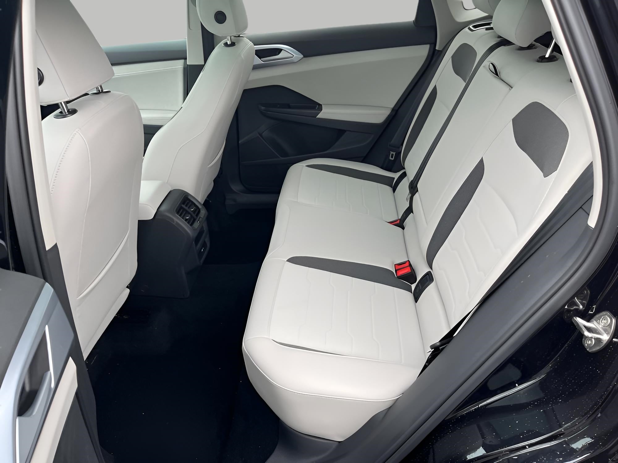 2025 Volkswagen Taos SE 4MOTION