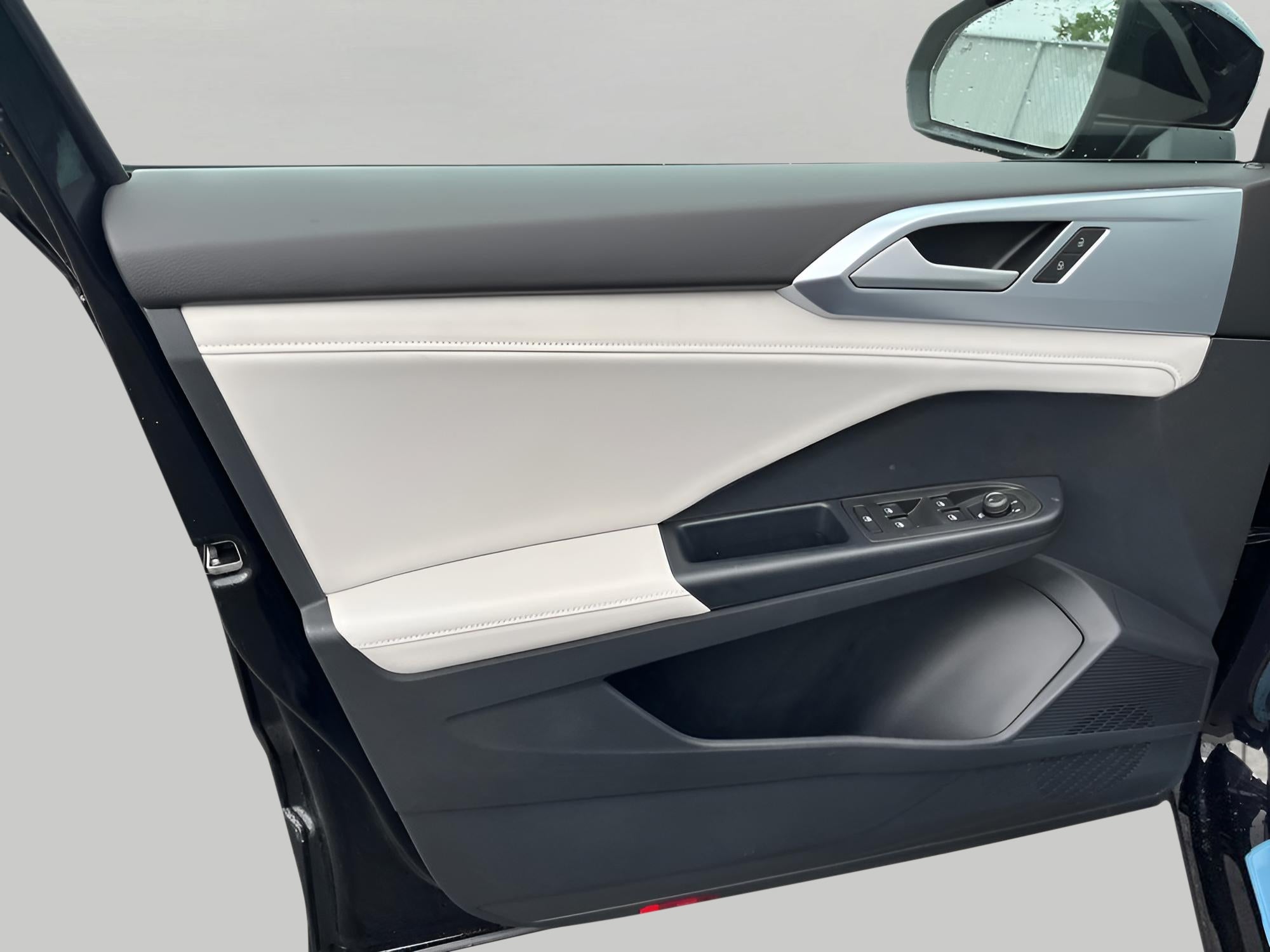 2025 Volkswagen Taos SE 4MOTION