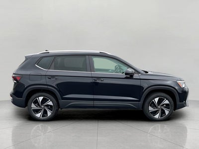 2025 Volkswagen Taos SE 4MOTION
