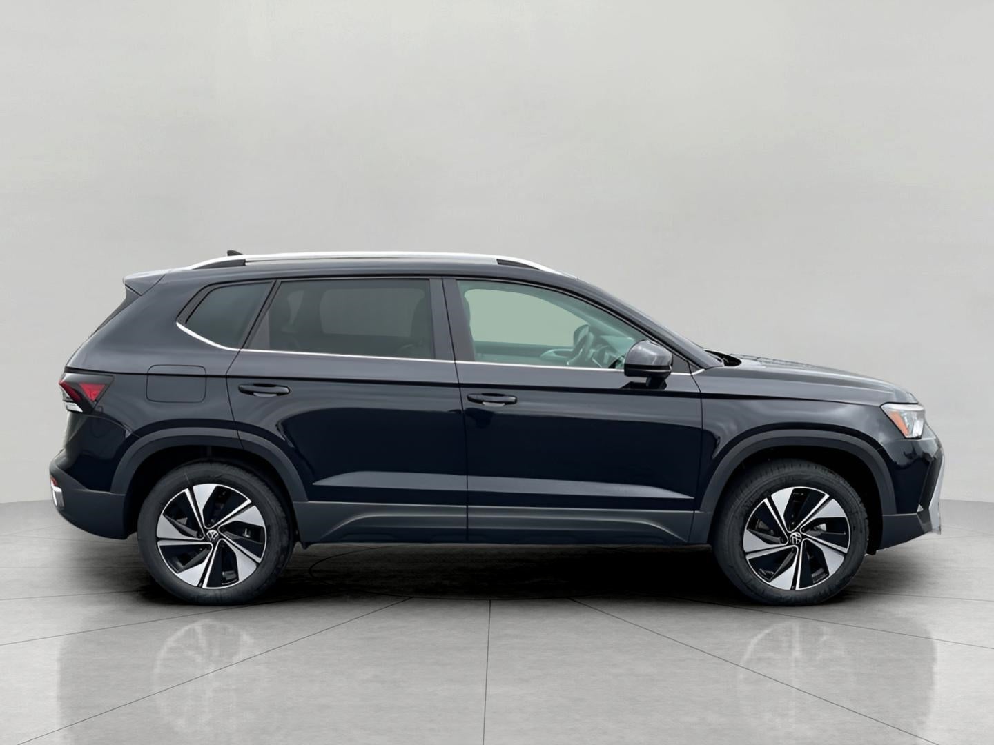 2025 Volkswagen Taos SE 4MOTION