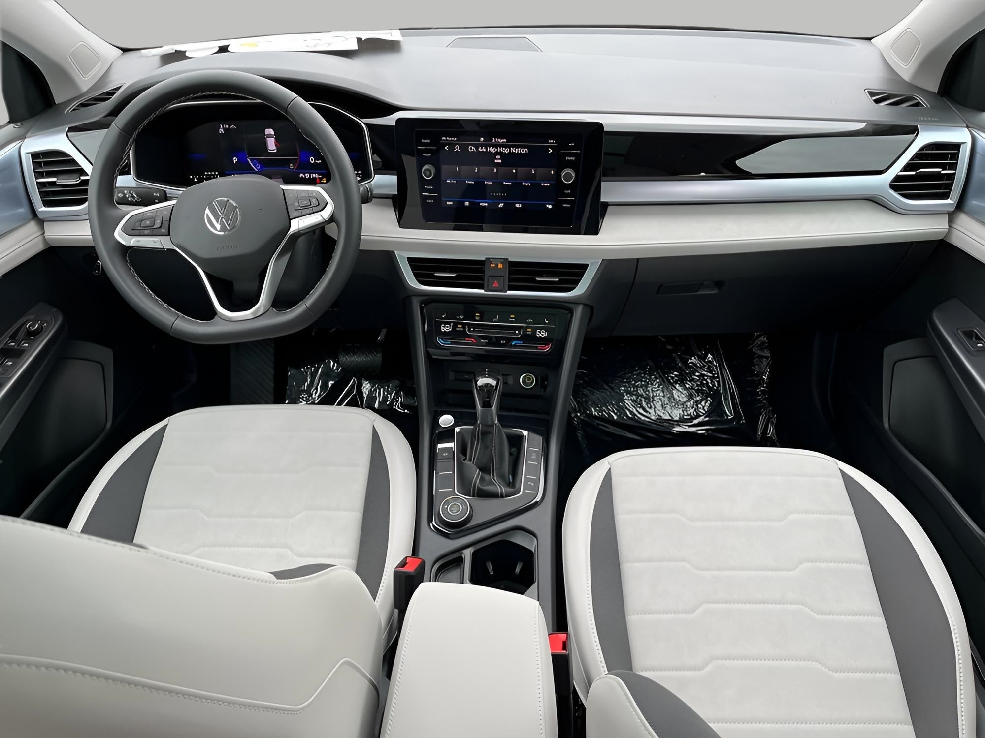 2025 Volkswagen Taos SE 4MOTION