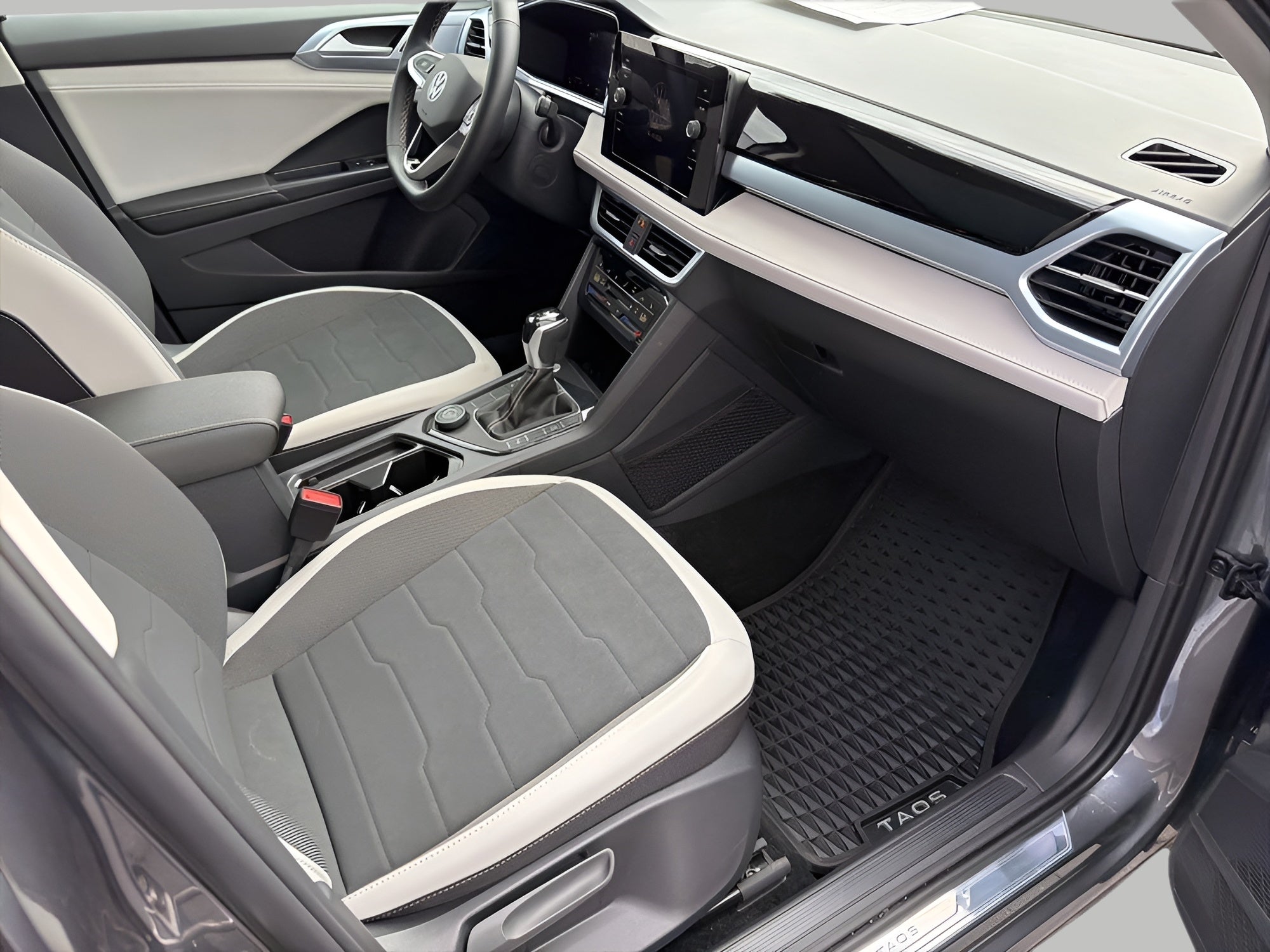 2025 Volkswagen Taos SE 4MOTION