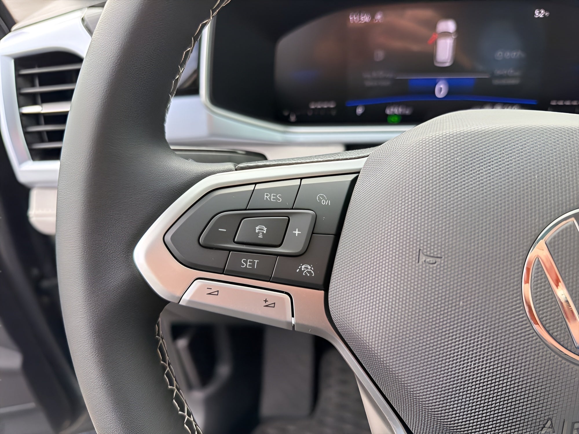 2025 Volkswagen Taos SE 4MOTION