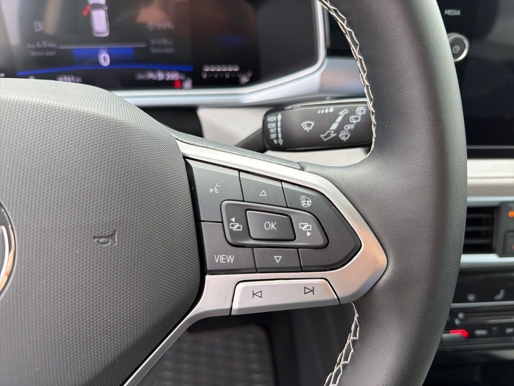 2025 Volkswagen Taos SE 4MOTION