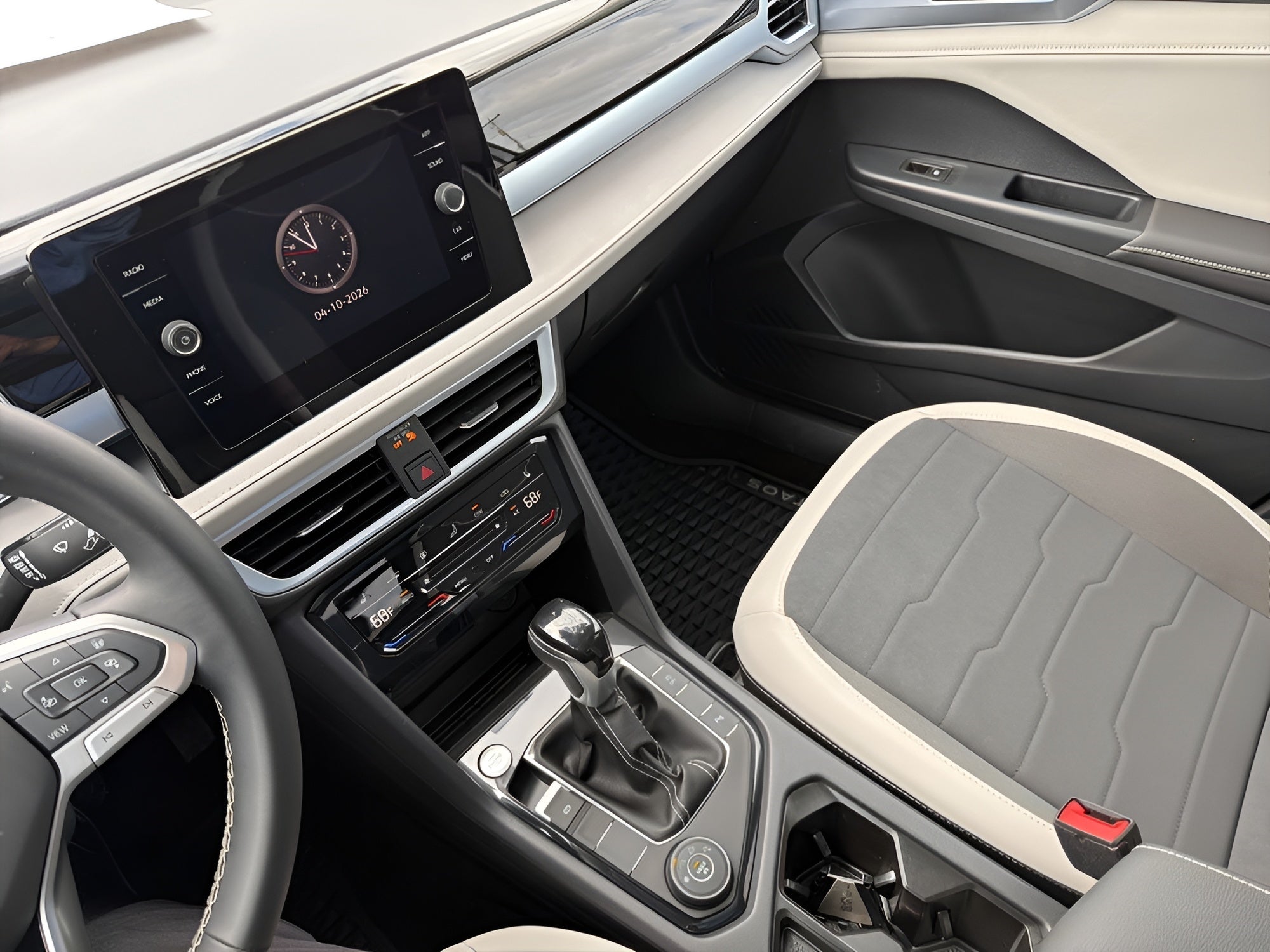 2025 Volkswagen Taos SE 4MOTION