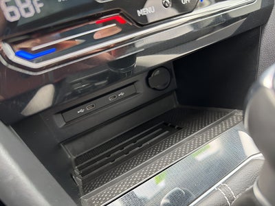 2025 Volkswagen Taos SE 4MOTION