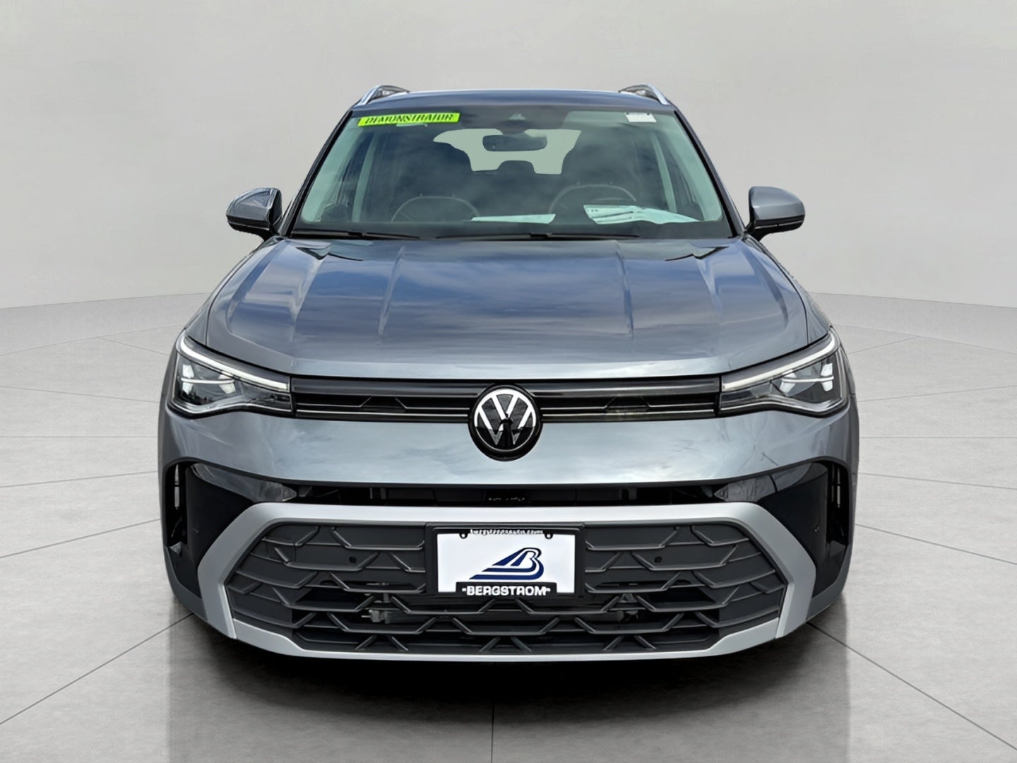2025 Volkswagen Taos SE 4MOTION