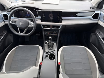 2025 Volkswagen Taos SE 4MOTION