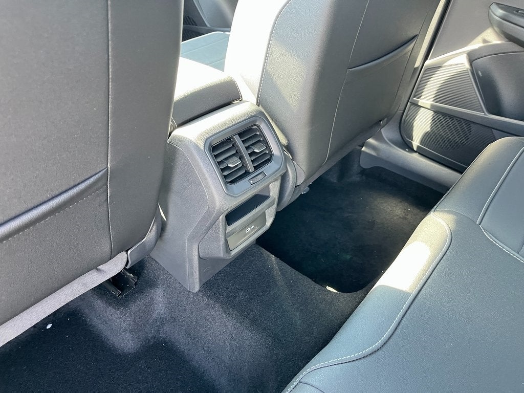 2026 Volkswagen Taos SE 4MOTION