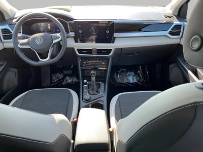 2026 Volkswagen Taos SE 4MOTION