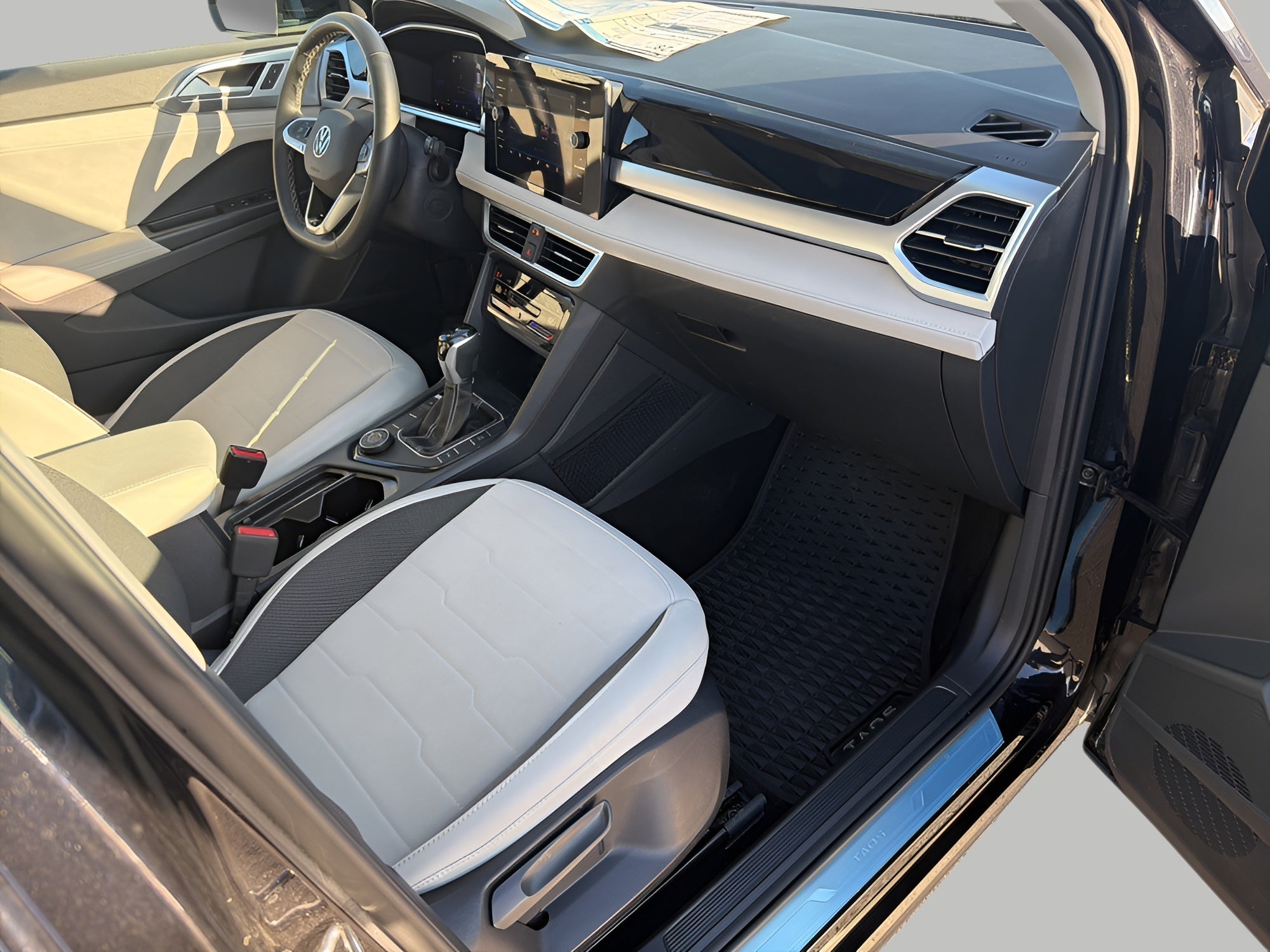 2025 Volkswagen Taos SE 4MOTION