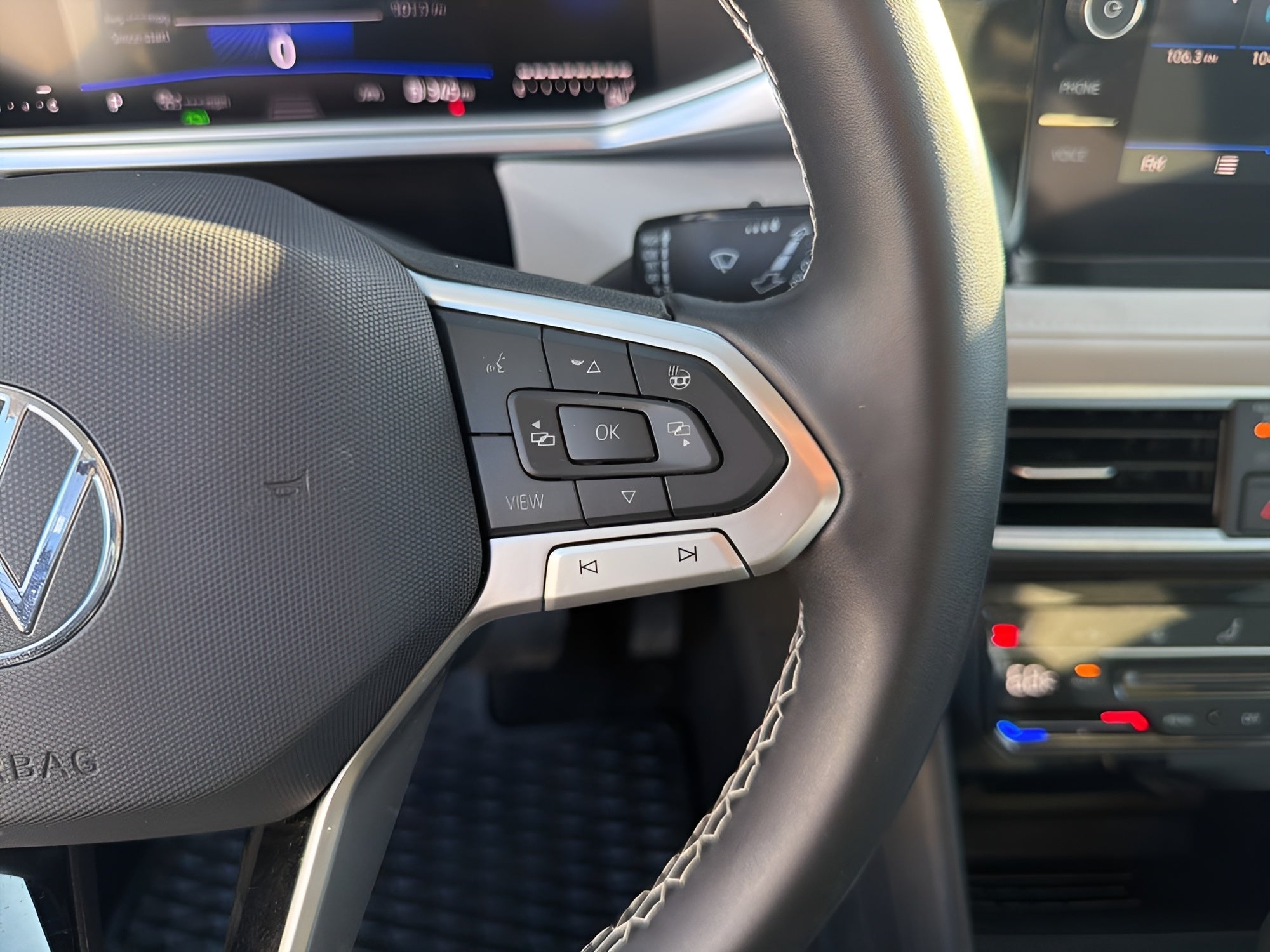 2025 Volkswagen Taos SE 4MOTION