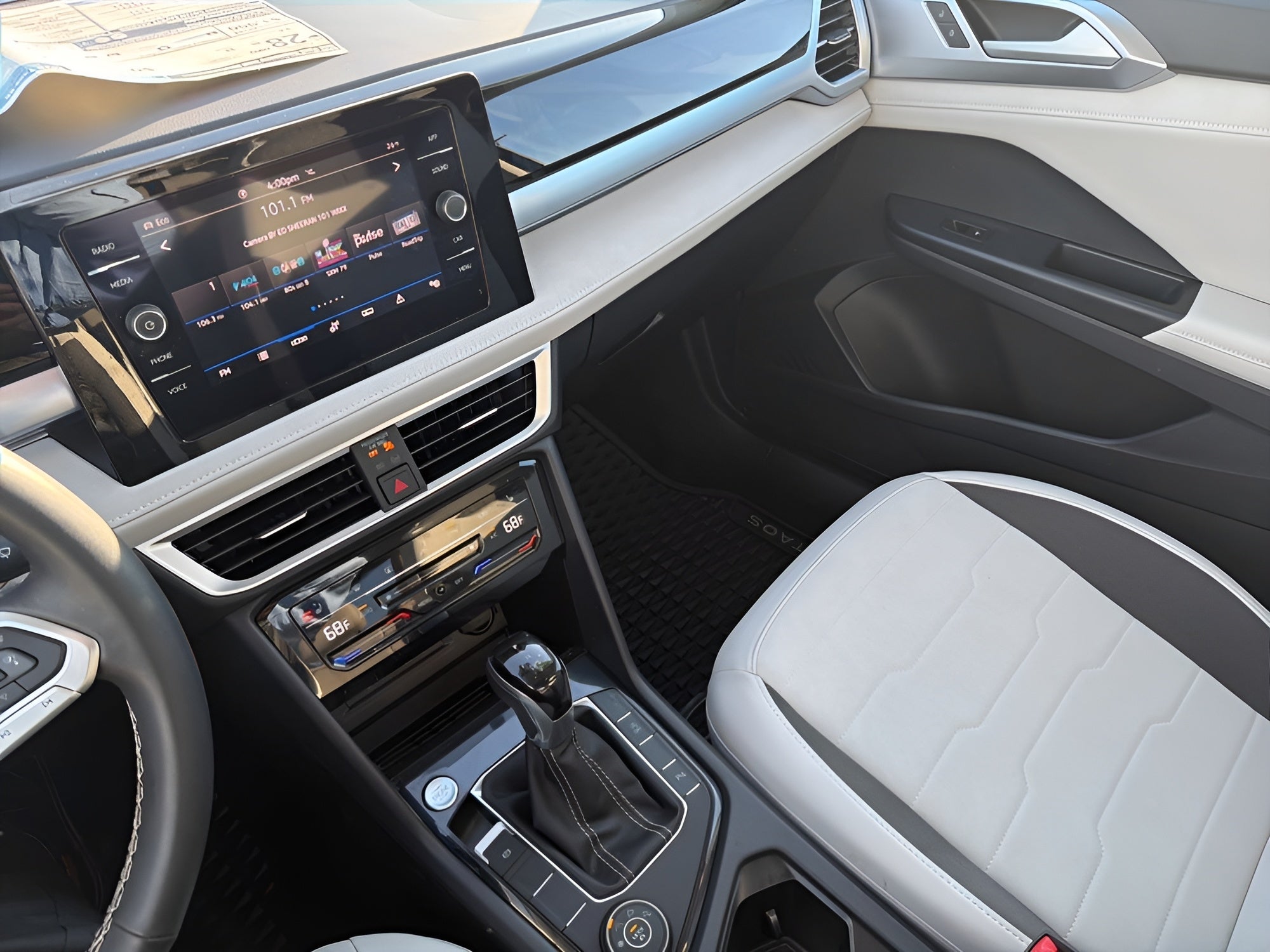 2025 Volkswagen Taos SE 4MOTION