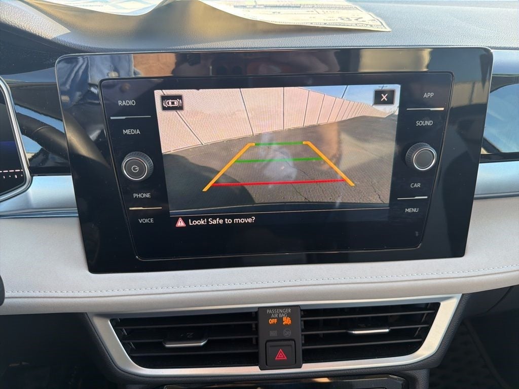 2025 Volkswagen Taos SE 4MOTION