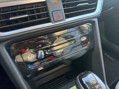 2025 Volkswagen Taos SE 4MOTION