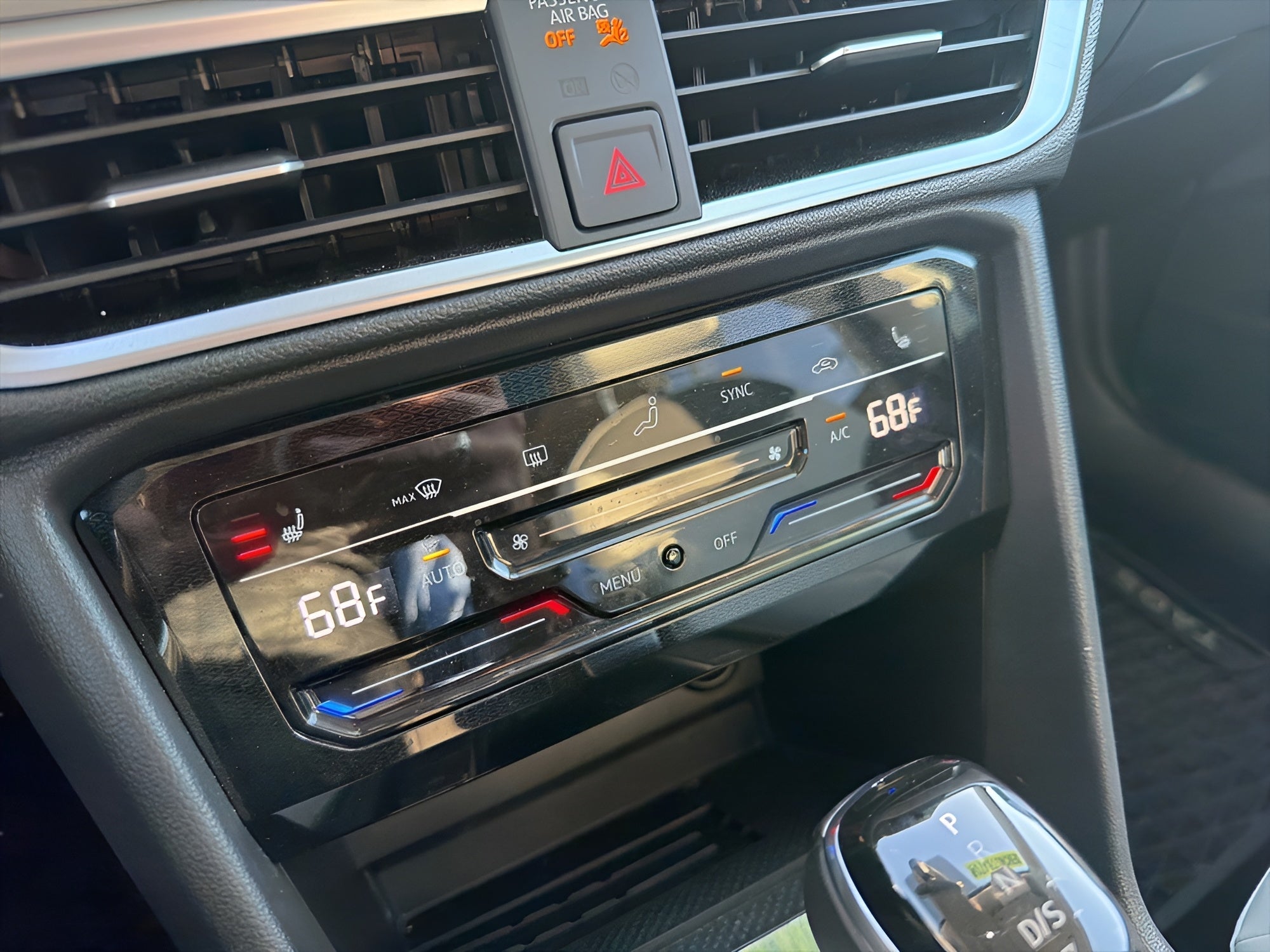 2025 Volkswagen Taos SE 4MOTION