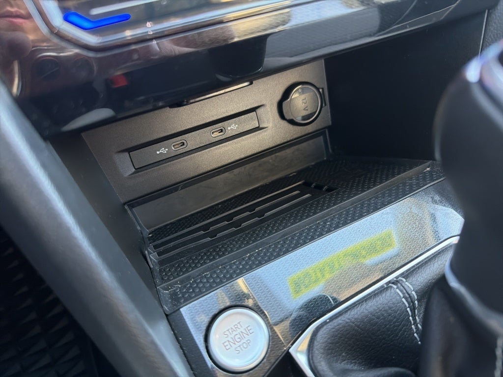 2025 Volkswagen Taos SE 4MOTION