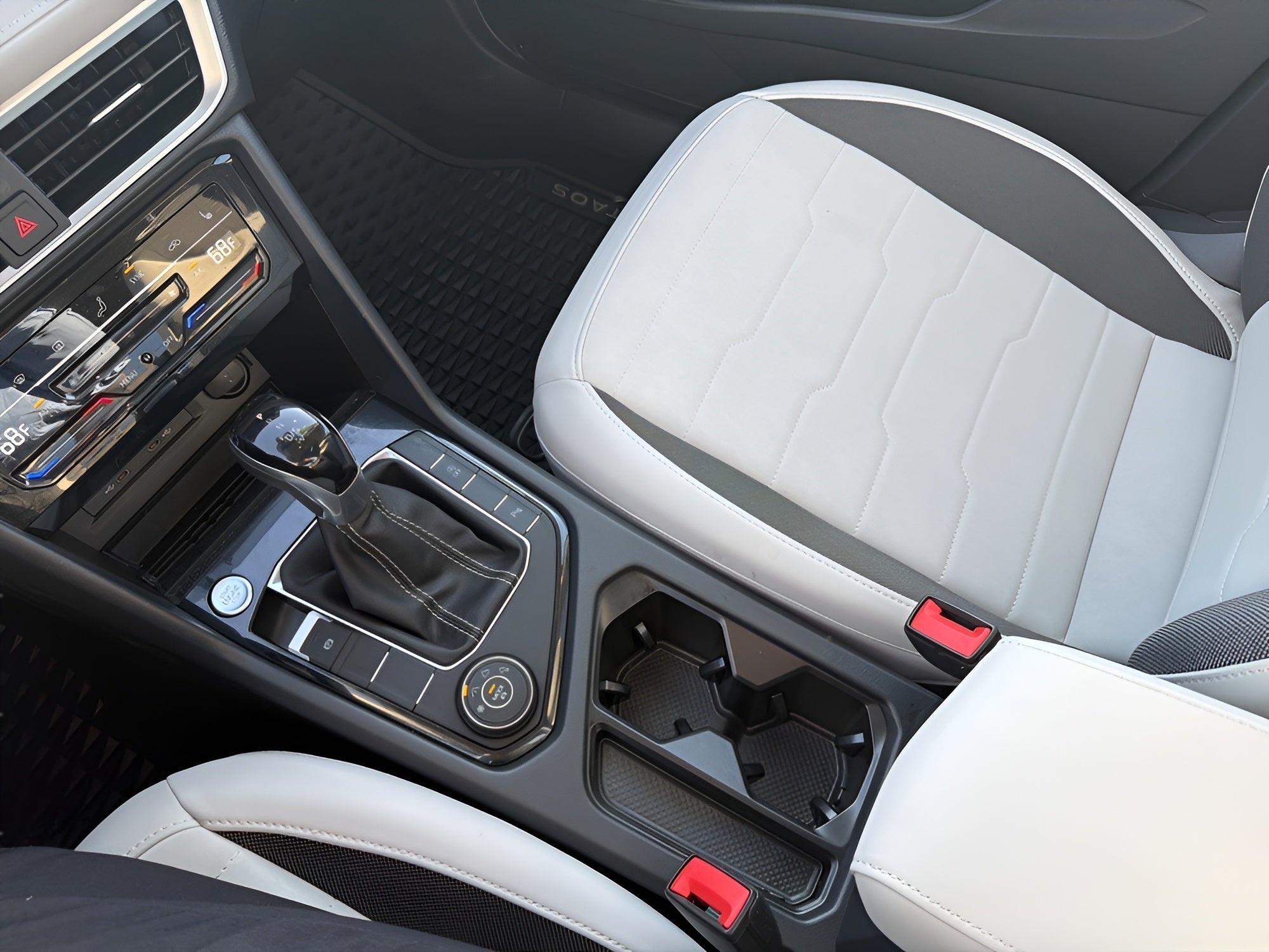 2025 Volkswagen Taos SE 4MOTION