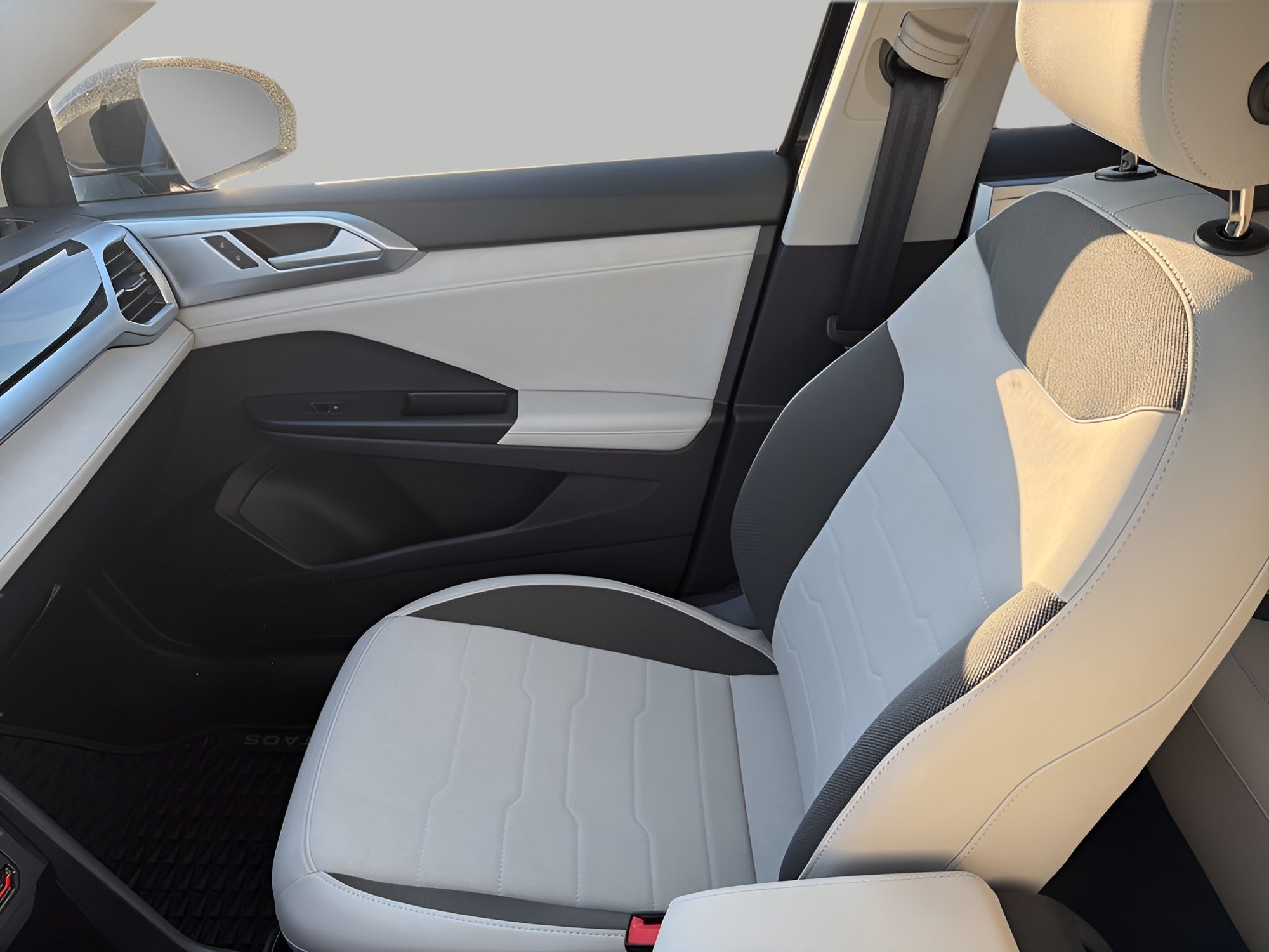 2025 Volkswagen Taos SE 4MOTION