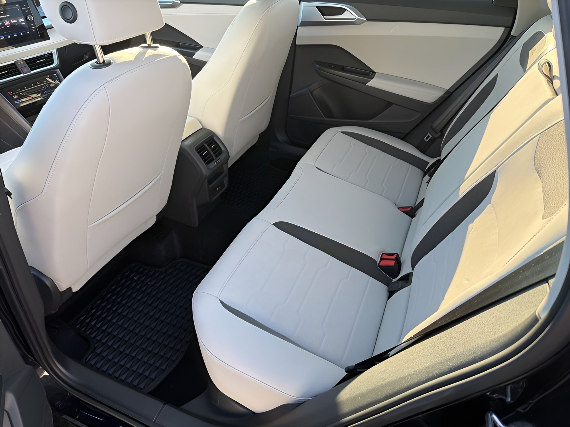 2025 Volkswagen Taos SE 4MOTION