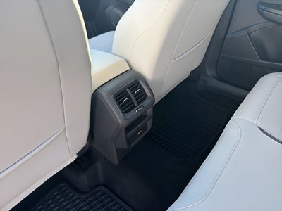 2025 Volkswagen Taos SE 4MOTION