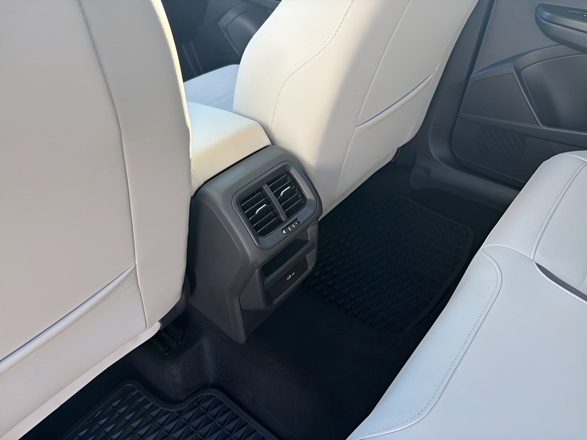 2025 Volkswagen Taos SE 4MOTION