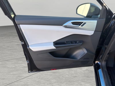 2025 Volkswagen Taos SE 4MOTION