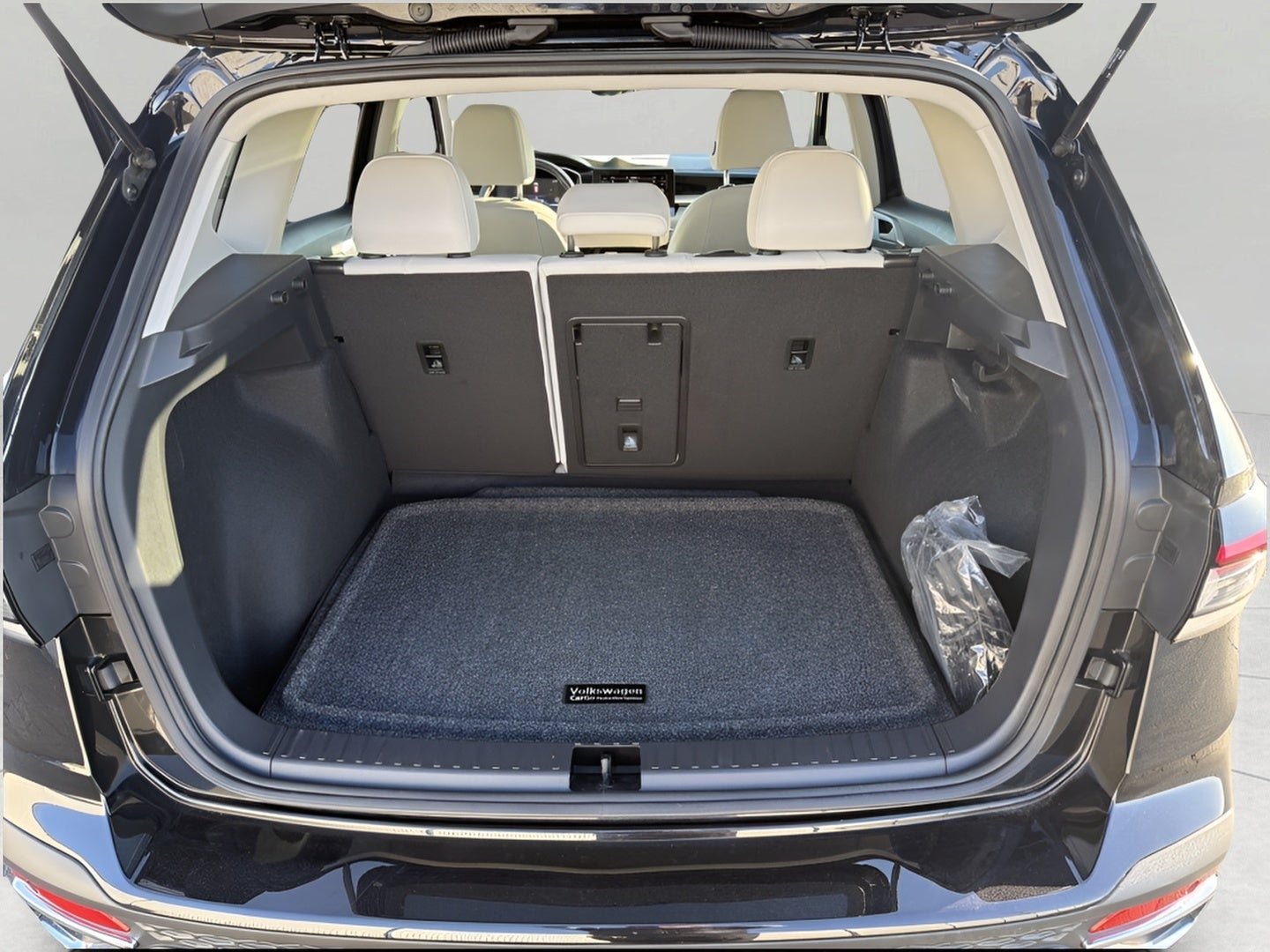 2025 Volkswagen Taos SE 4MOTION