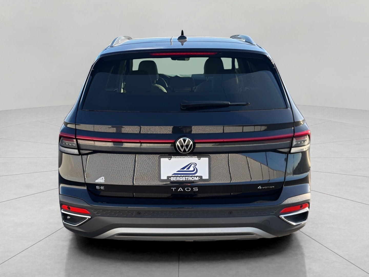 2025 Volkswagen Taos SE 4MOTION