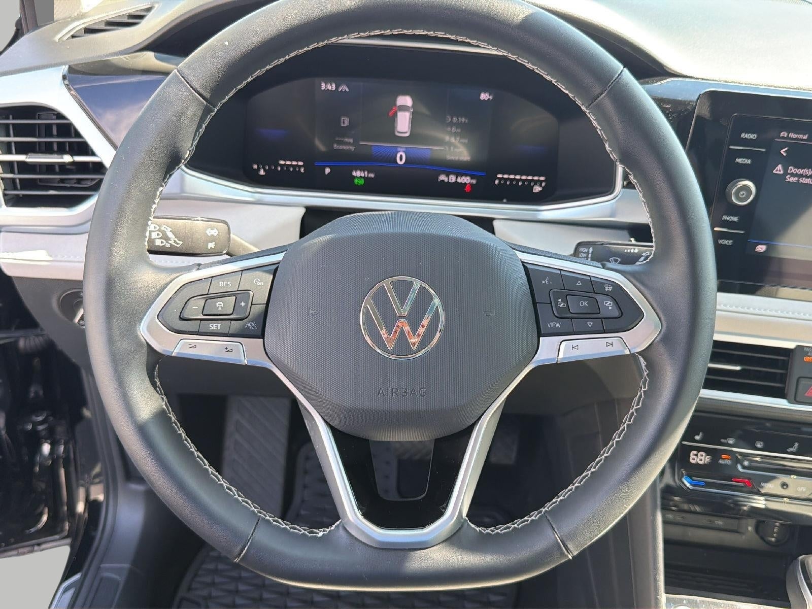 2025 Volkswagen Taos SE 4MOTION