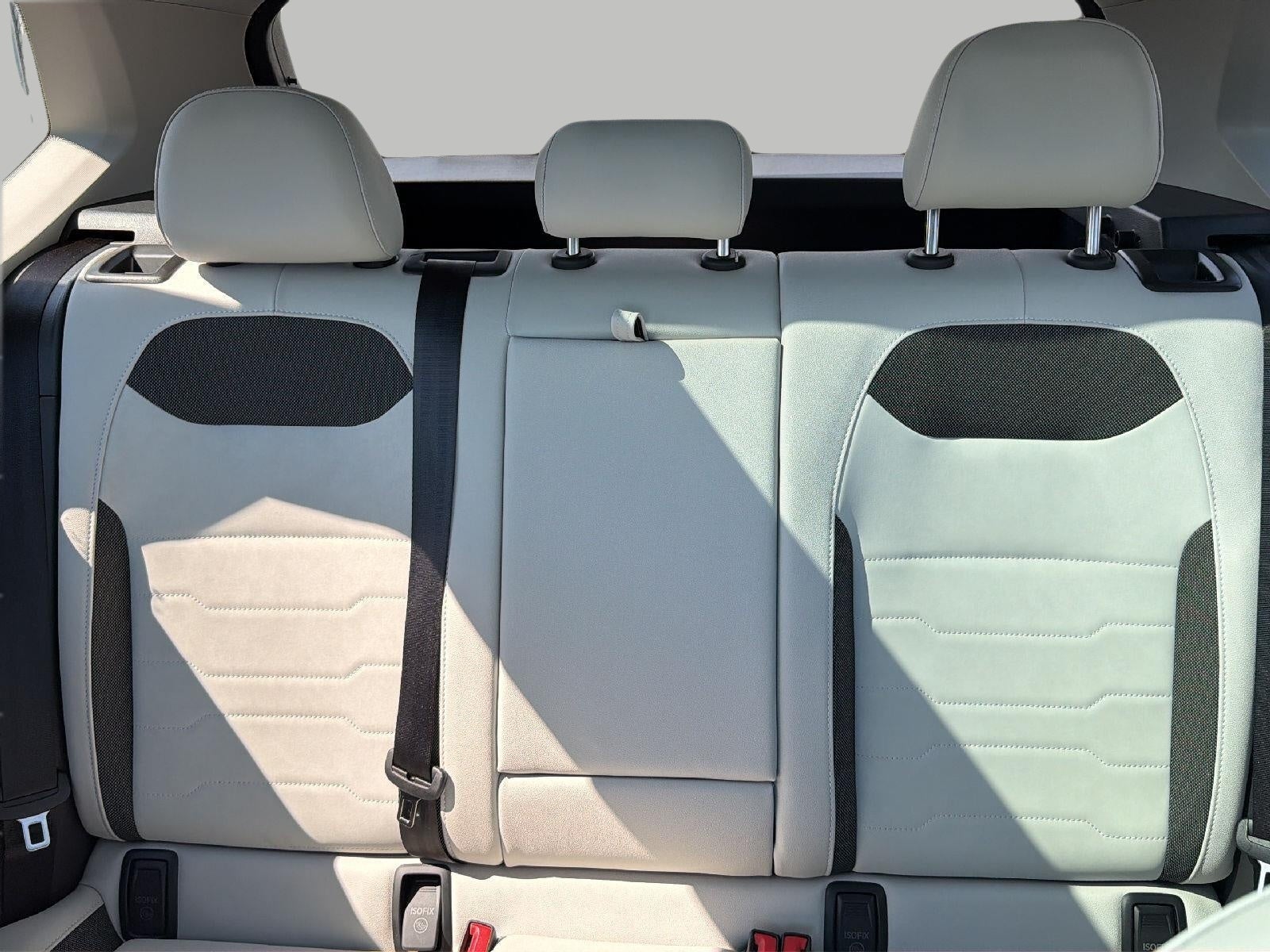 2025 Volkswagen Taos SE 4MOTION
