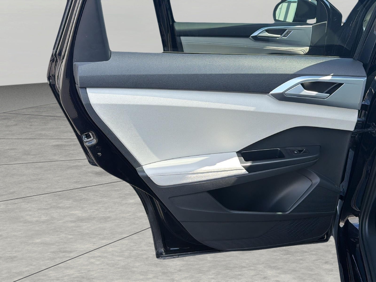 2025 Volkswagen Taos SE 4MOTION