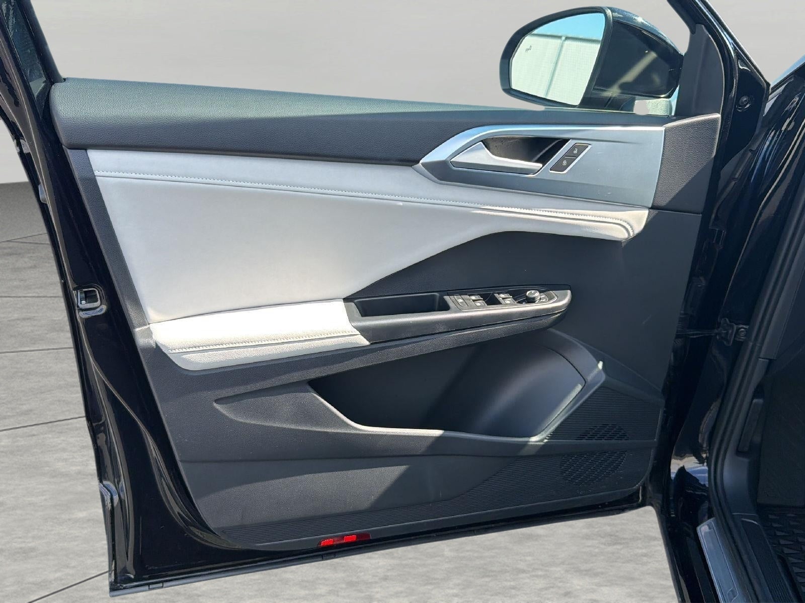 2025 Volkswagen Taos SE 4MOTION