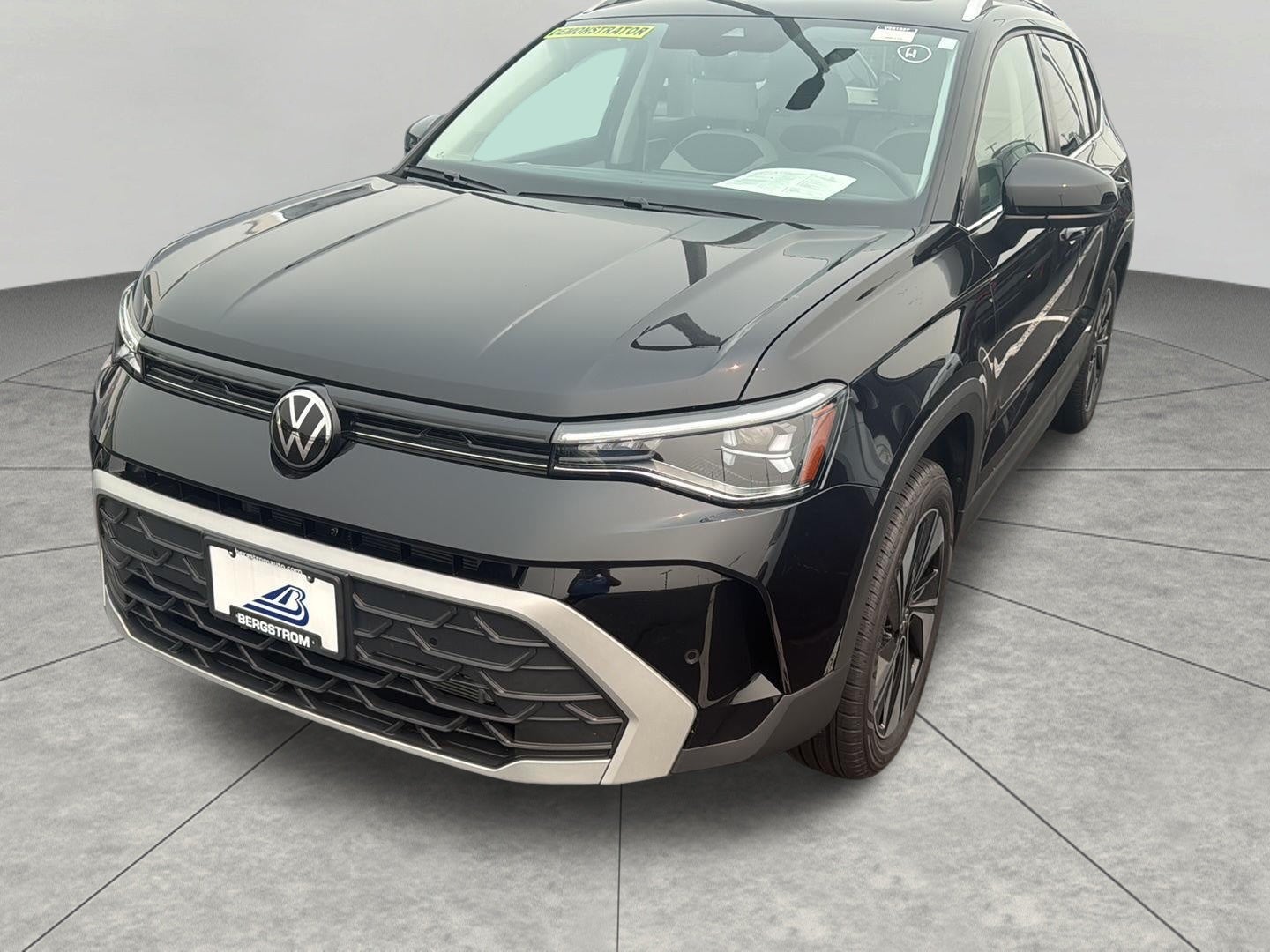 2025 Volkswagen Taos SE 4MOTION