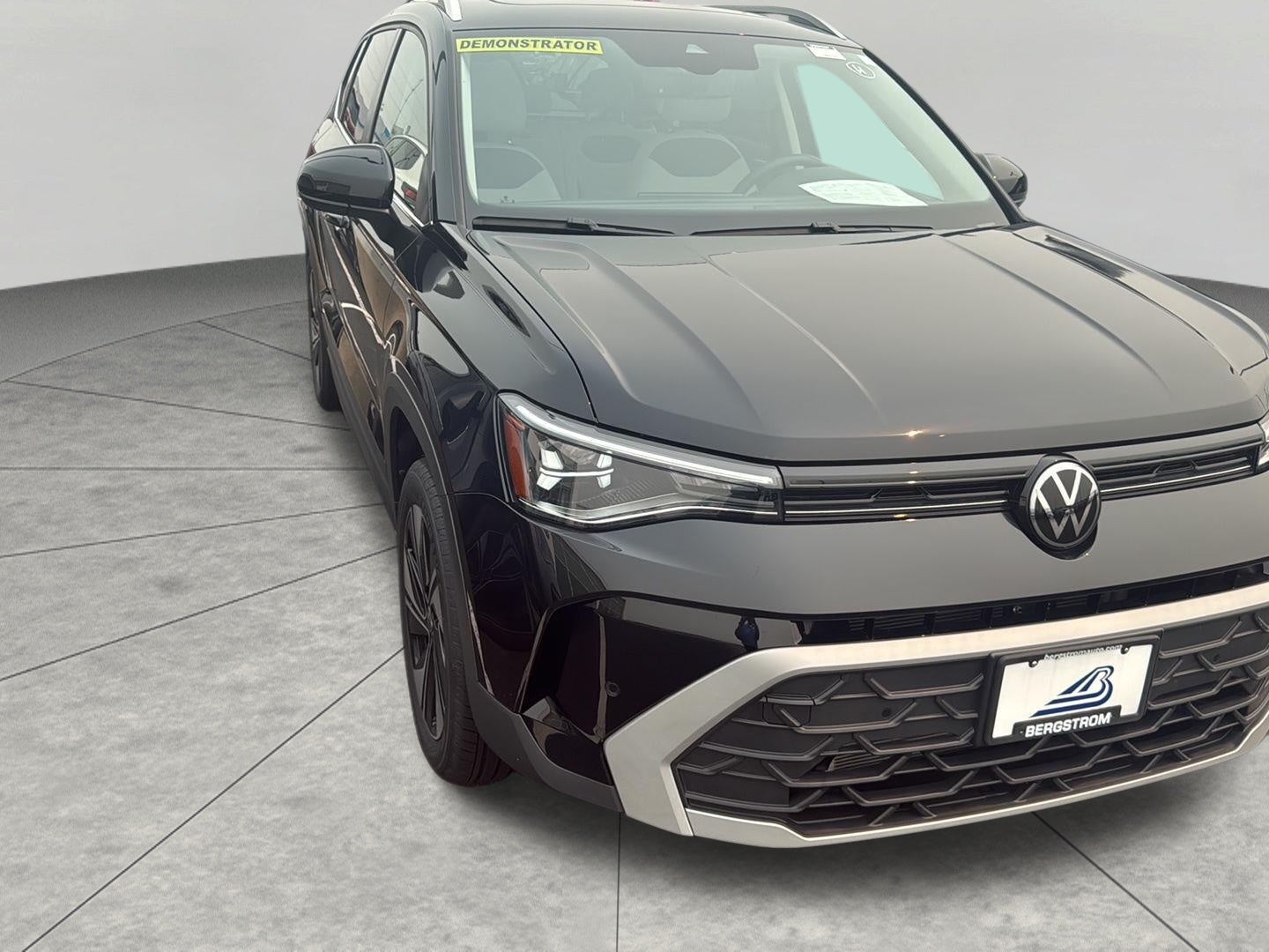2025 Volkswagen Taos SE 4MOTION