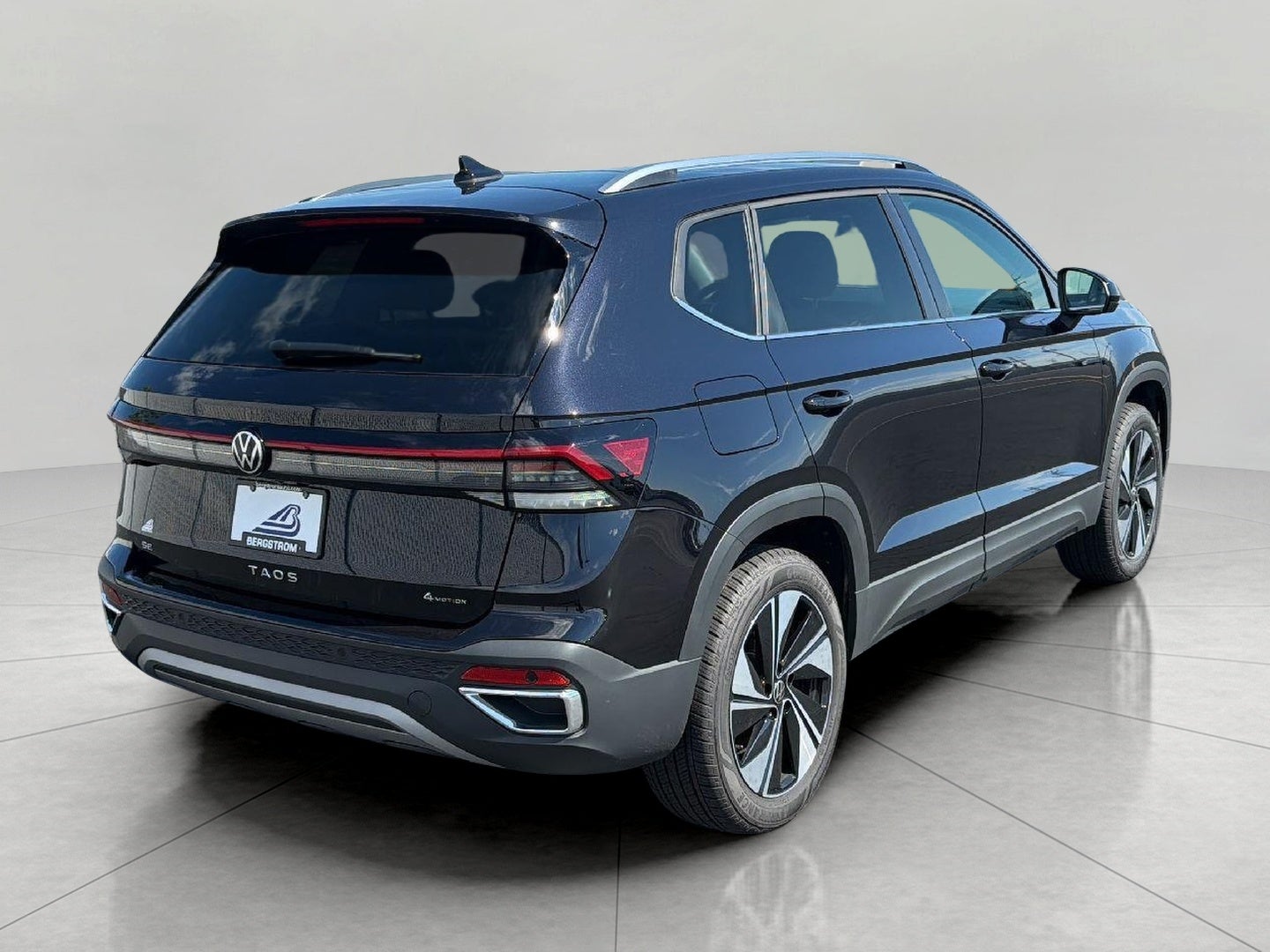2025 Volkswagen Taos SE 4MOTION