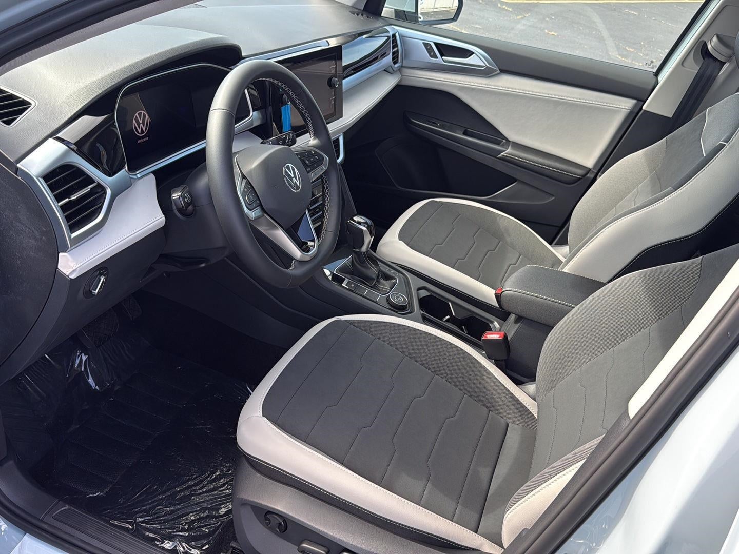 2027 Volkswagen Taos SE 4MOTION