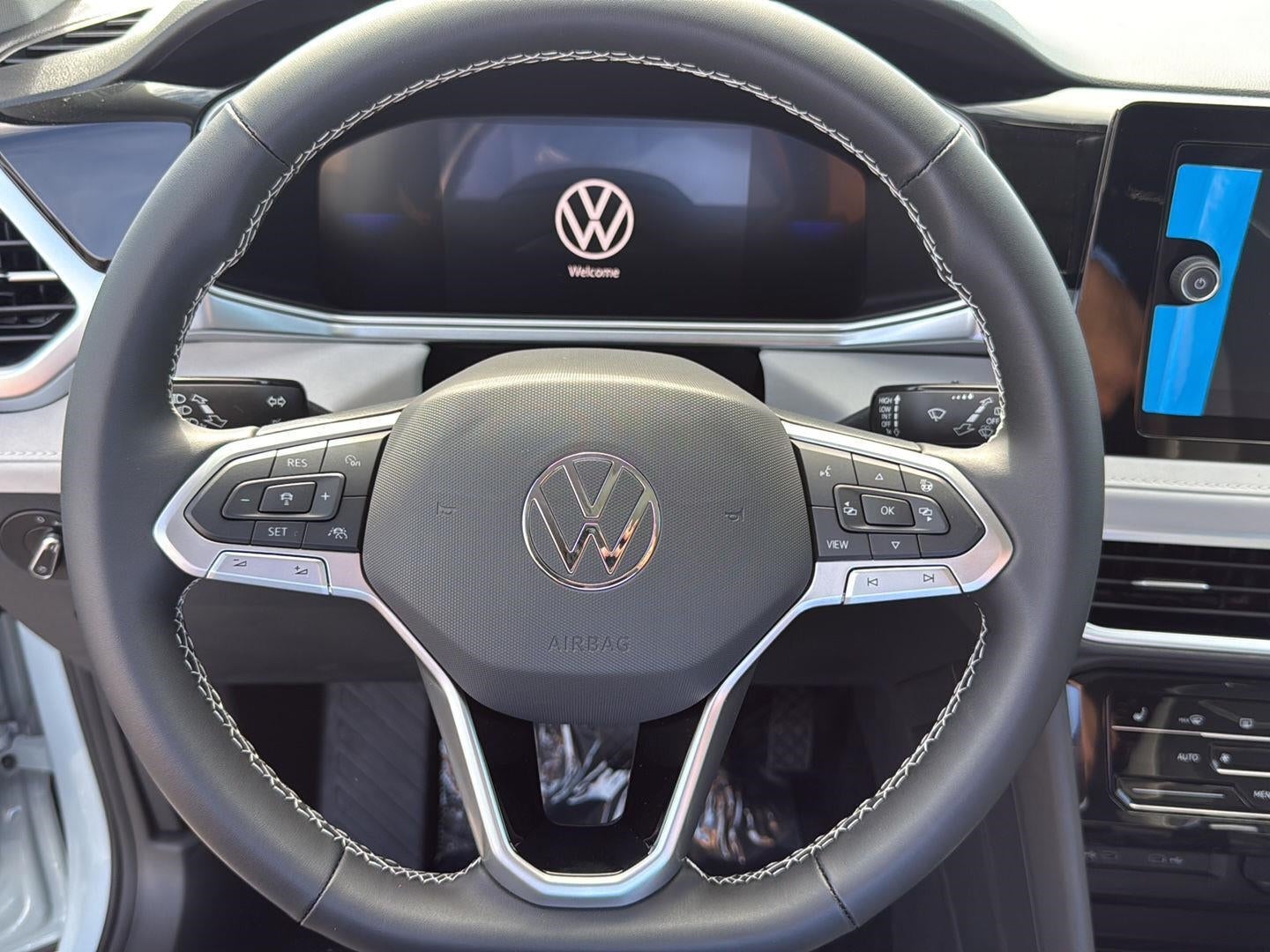 2027 Volkswagen Taos SE 4MOTION
