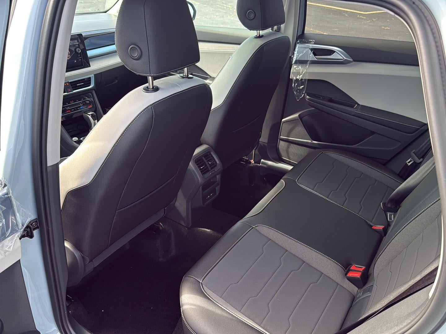 2027 Volkswagen Taos SE 4MOTION