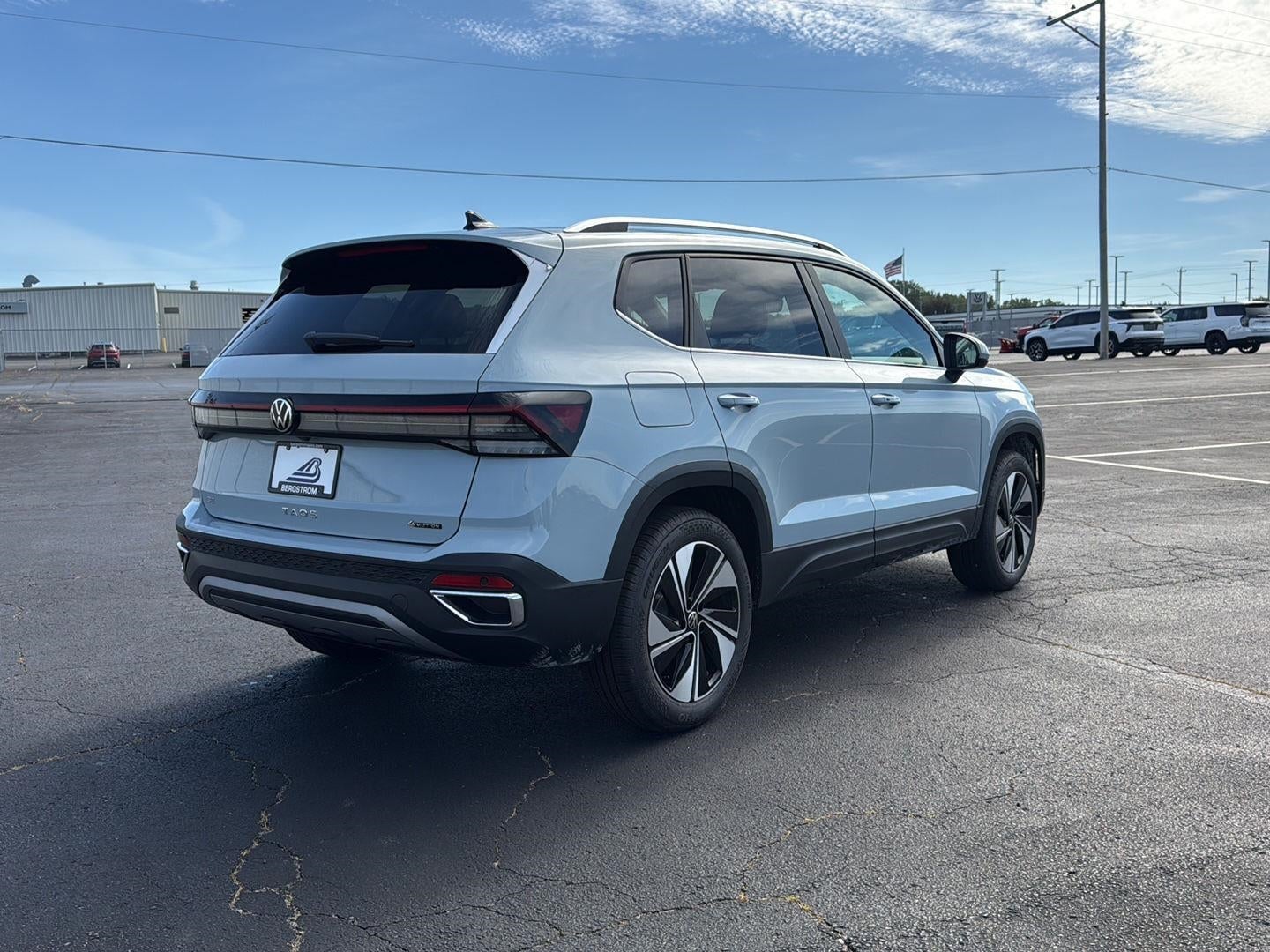 2027 Volkswagen Taos SE 4MOTION