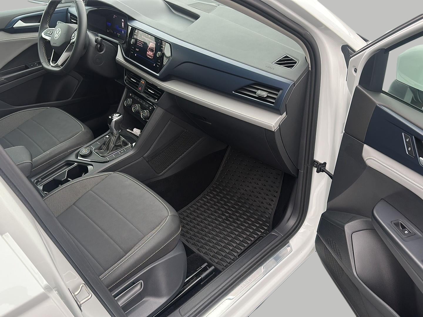 2024 Volkswagen Taos SE 4MOTION