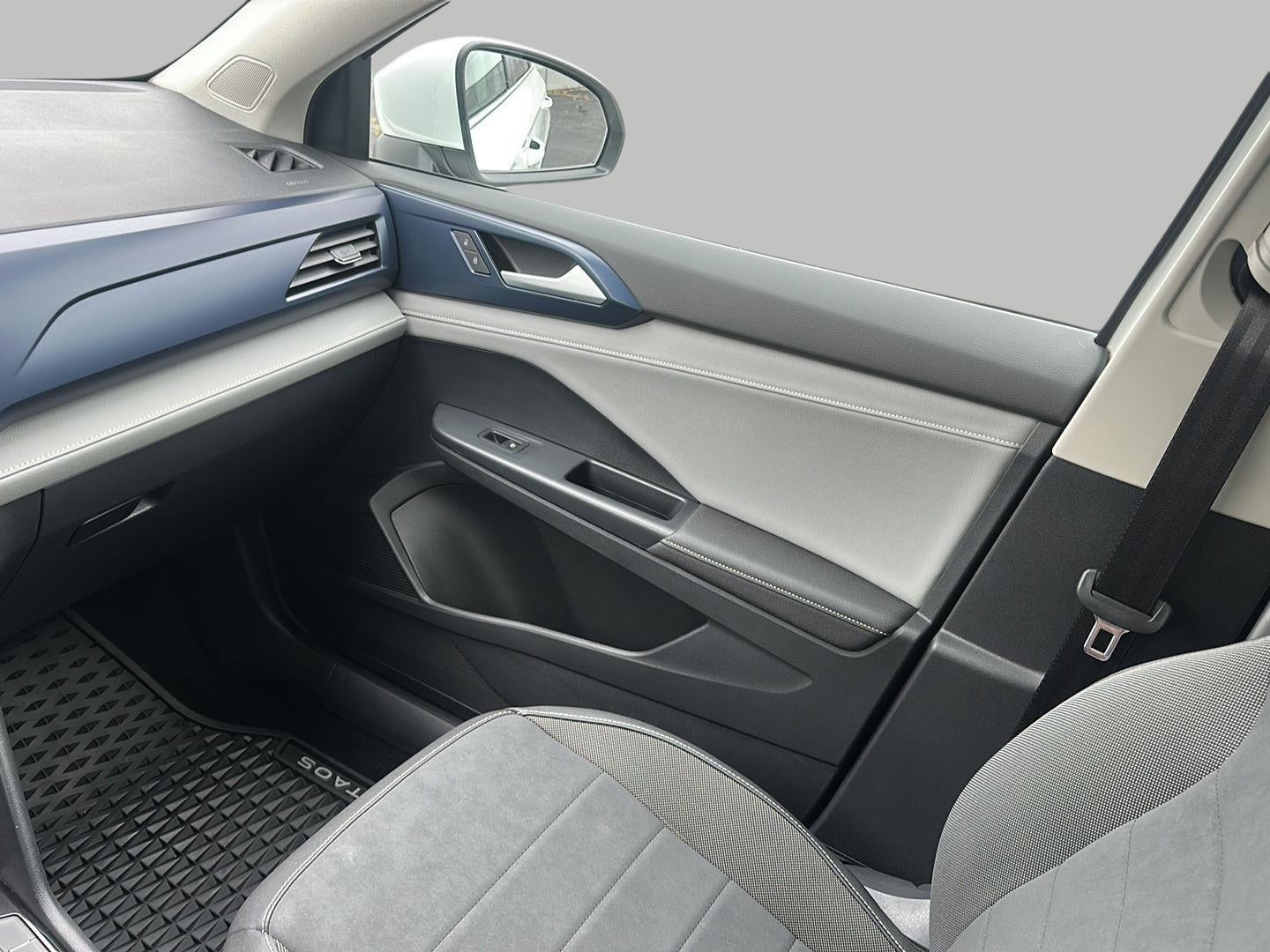 2024 Volkswagen Taos SE 4MOTION
