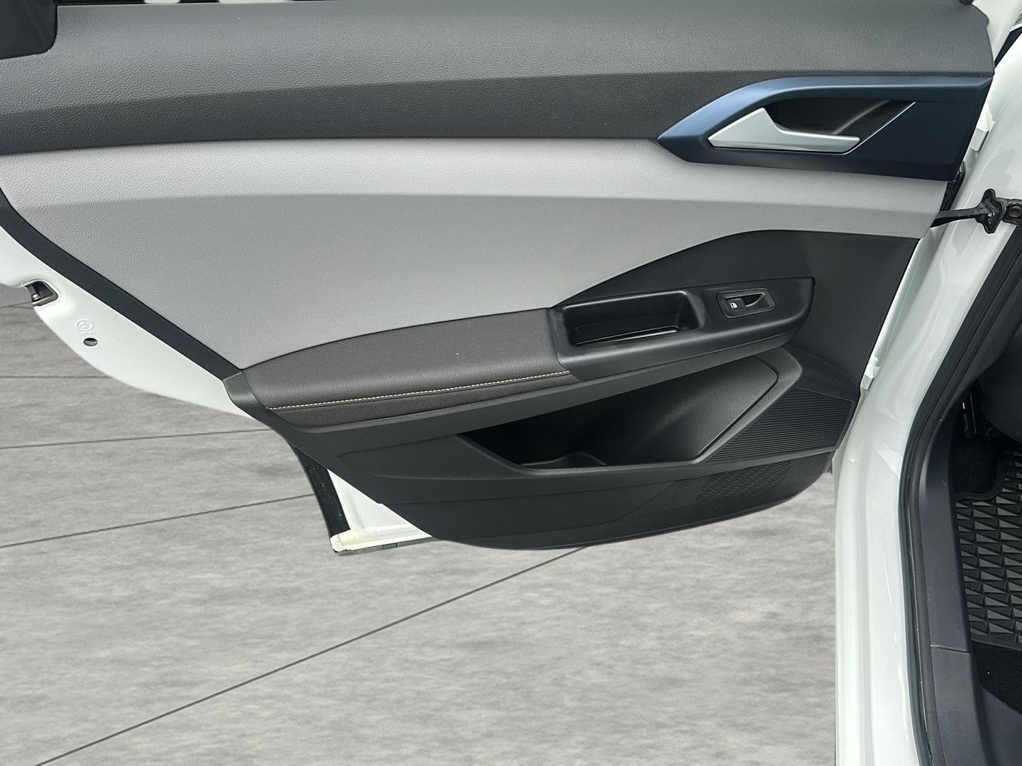2024 Volkswagen Taos SE 4MOTION