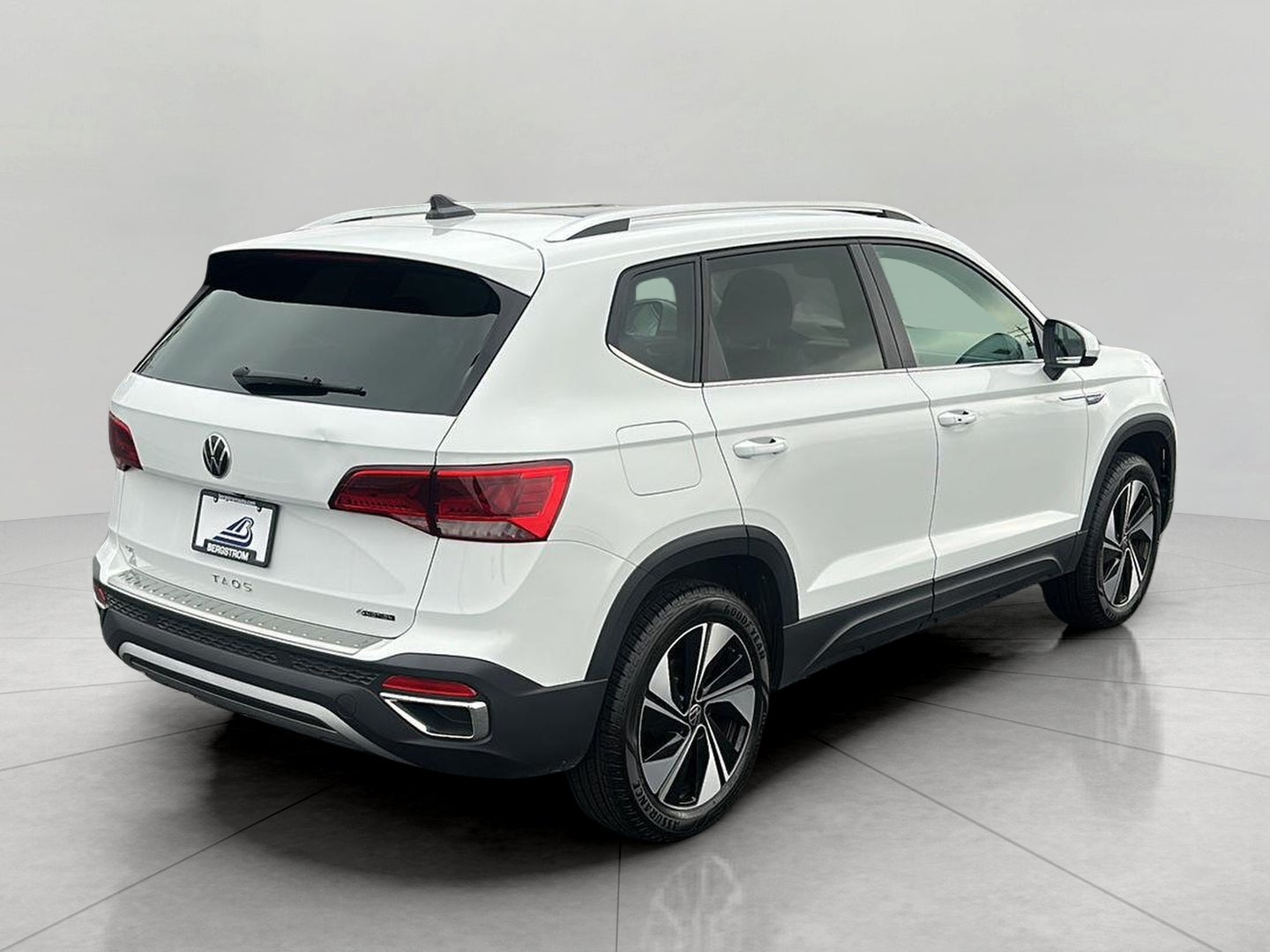 2024 Volkswagen Taos SE 4MOTION