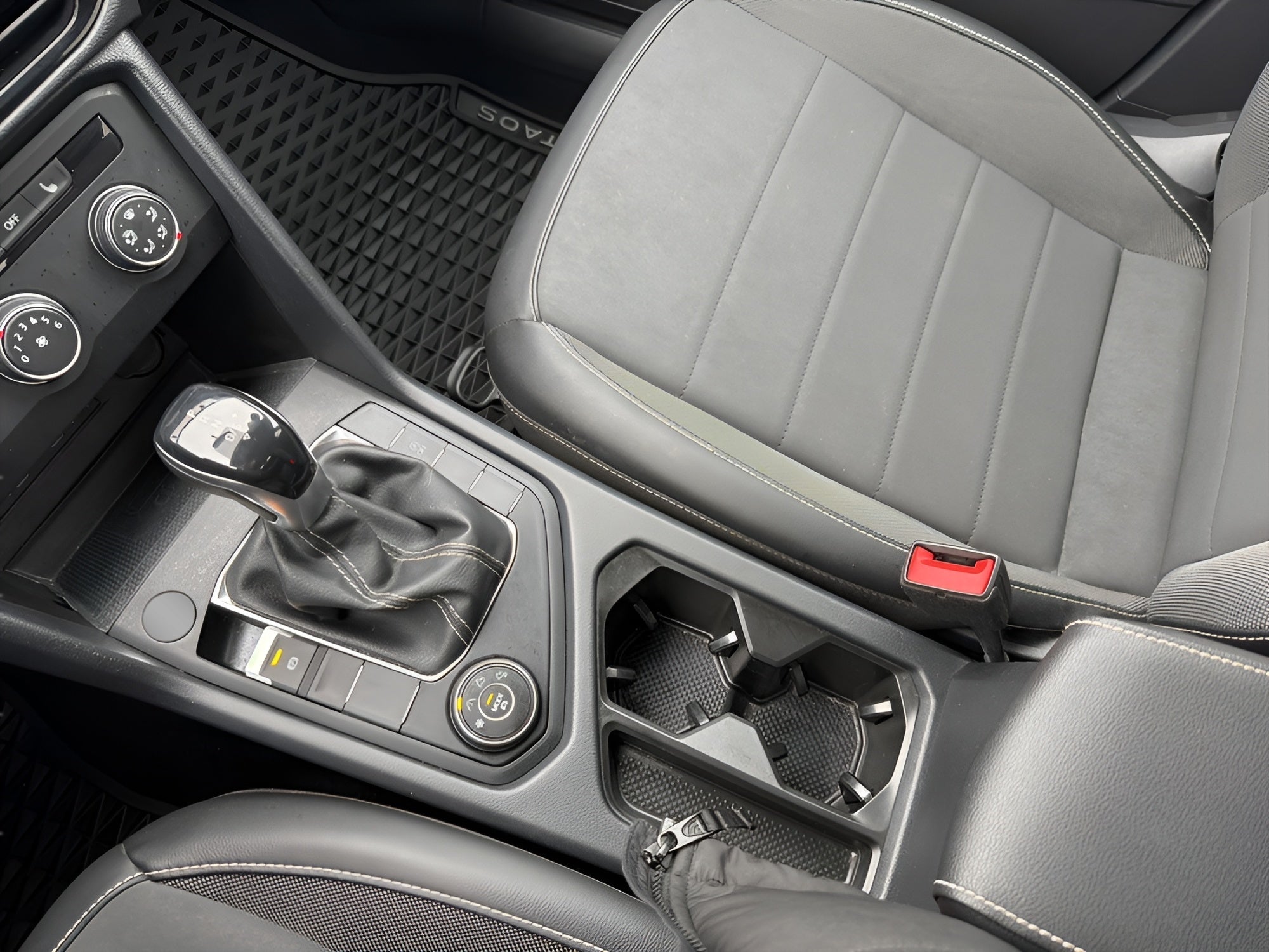 2022 Volkswagen Taos SE 4MOTION