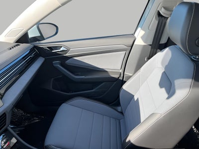 2025 Volkswagen Jetta SE Auto