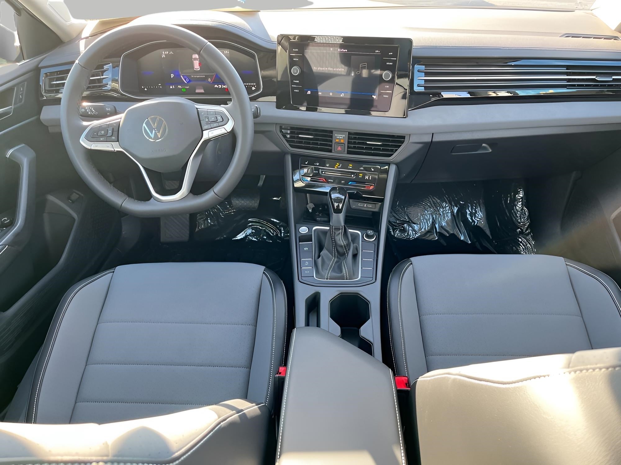 2025 Volkswagen Jetta SE Auto